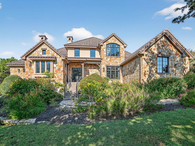 8700 Calera Dr