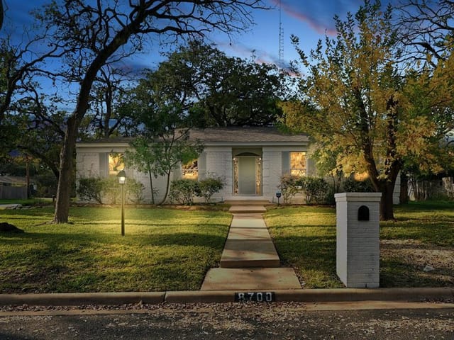 8700 Willowick Dr