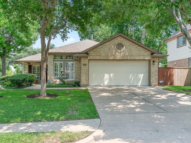 8701 Mosquero Cir
