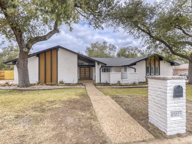 8702 Balcones Club DR