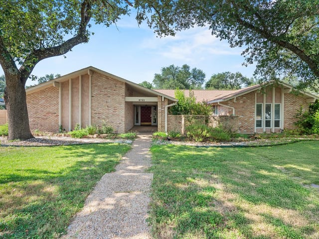 8702 Balcones Club DR