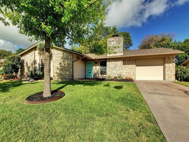 8702 Clarewood Dr