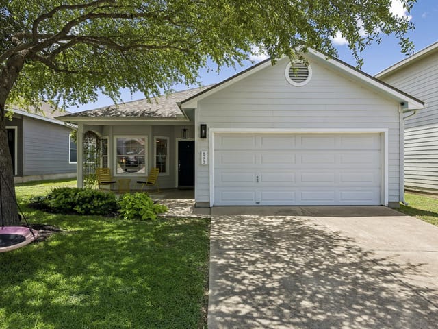 8702 Meridian Oak LN