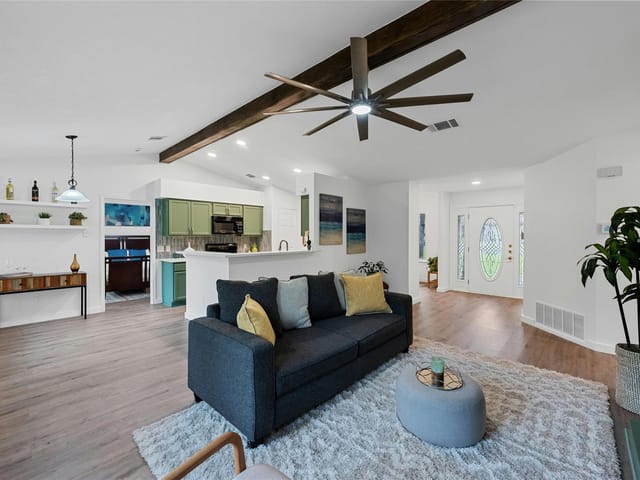 8703 Huebinger Pass