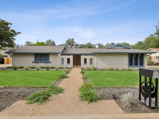 8704 Balcones Club Dr
