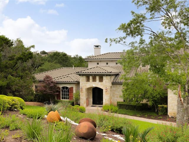 8704 Capehart CV