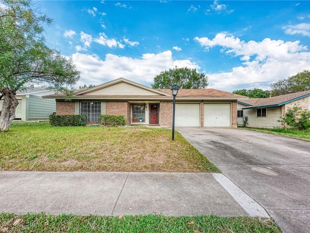 8704 Colonial Dr