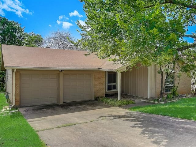 8705 Clarewood Dr