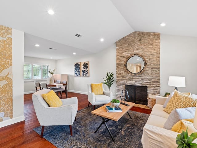 8705 Mountainwood Cir