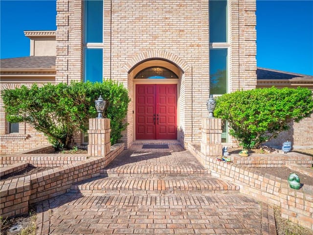 8708 Balcones Club Dr