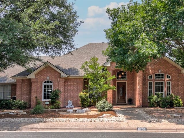 8708 Bluegrass Dr