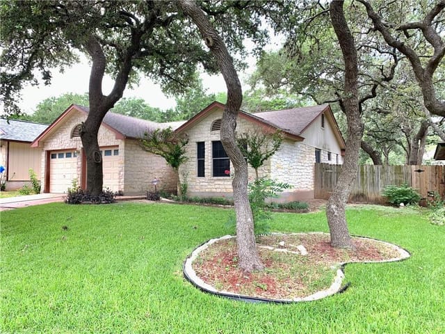 8708 Huebinger Pass