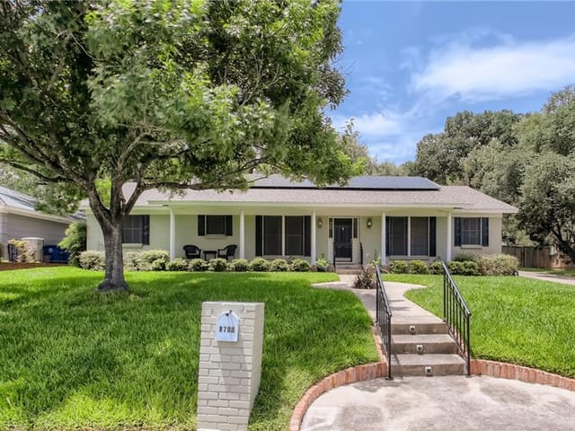 8708 Mountainwood Cir