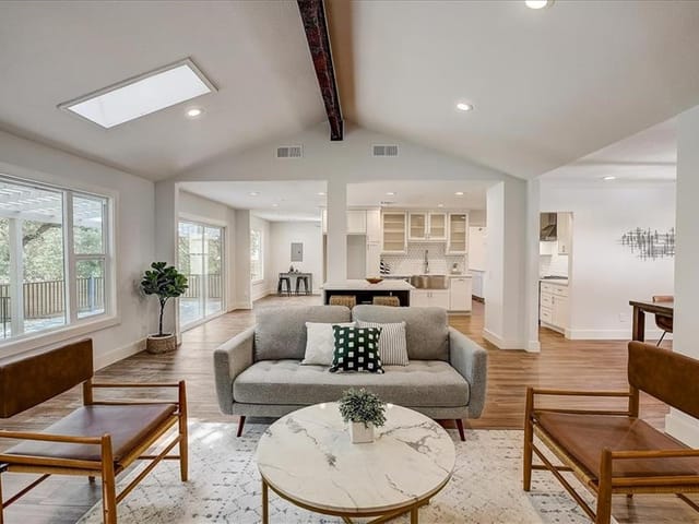 8711 Crest Ridge Cir