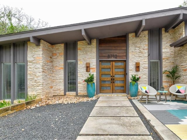 8712 Crest Ridge Cir