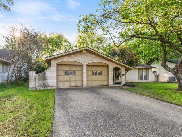 8713 Dawnridge Cir