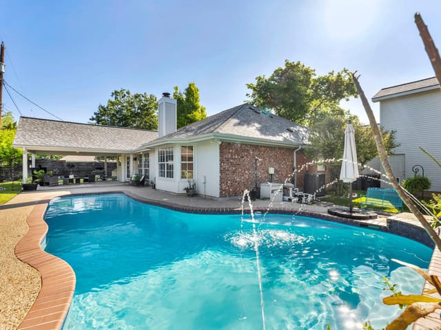 8716 Mosquero Cir