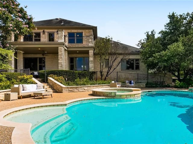 8718 Blazyk Dr