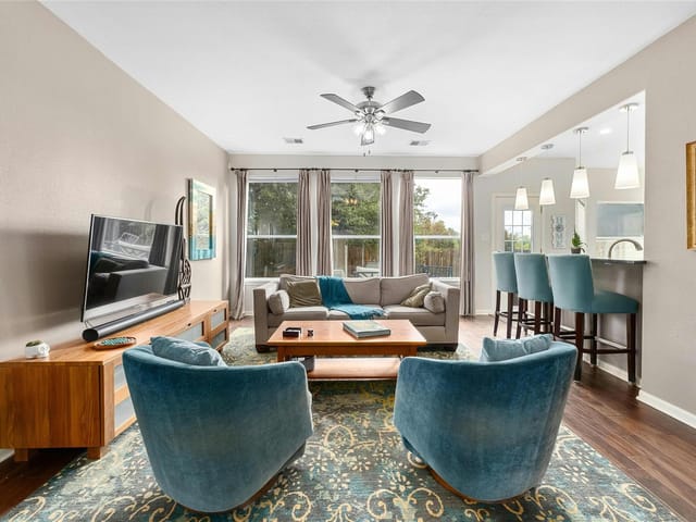 8725 Minot Cir