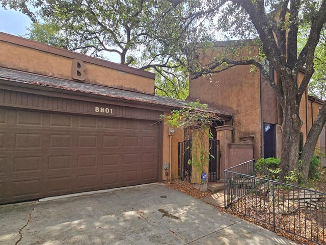 8801 Merion CIR