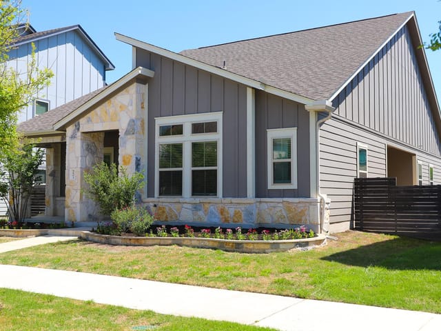 8801 Mina Dr
