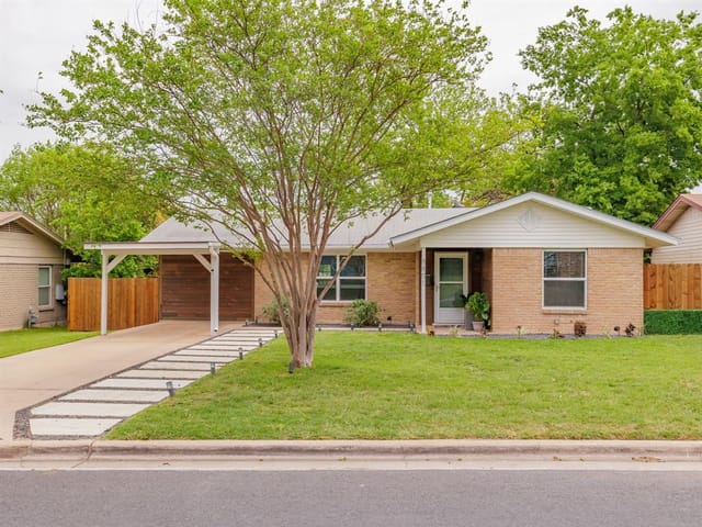 8801 Redfield Ln