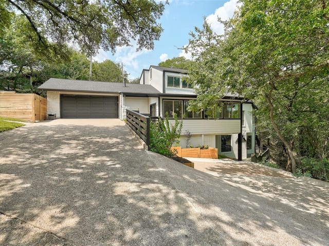 8804 Mountain Ridge DR Unit #A