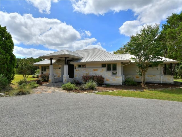 8805 Scarlet Cir