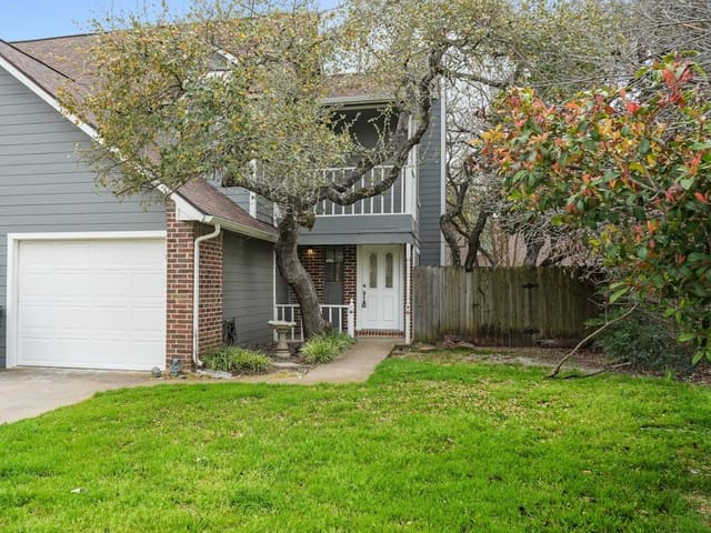 8805B Clearbrook Trl