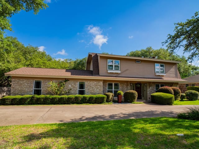 8806 Balcones Club DR