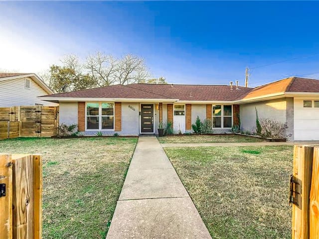 8806 Colonial Dr