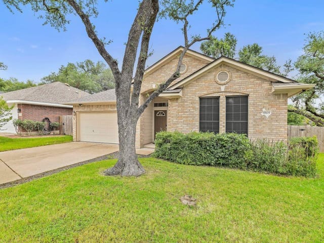 8809 Mosquero Cir
