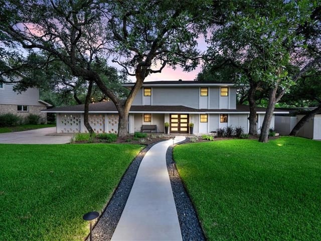 8815 Balcones Club Dr