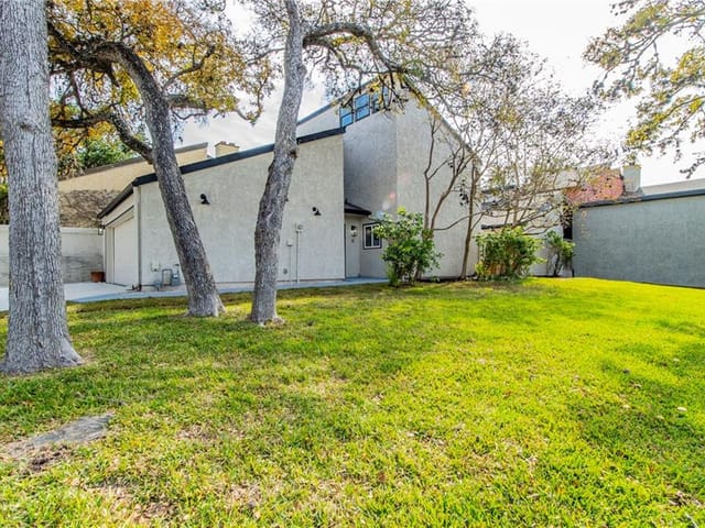 8818 Merion Cir
