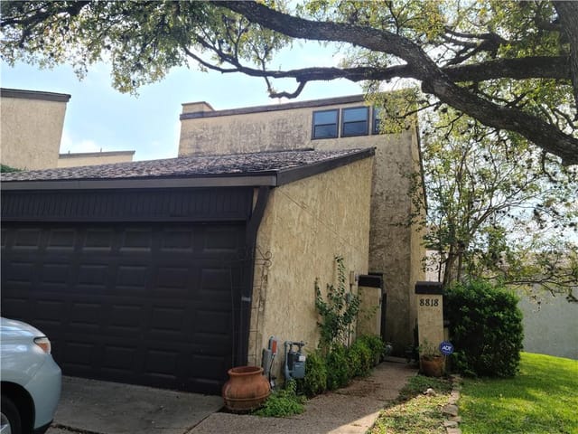 8818 Merion Cir