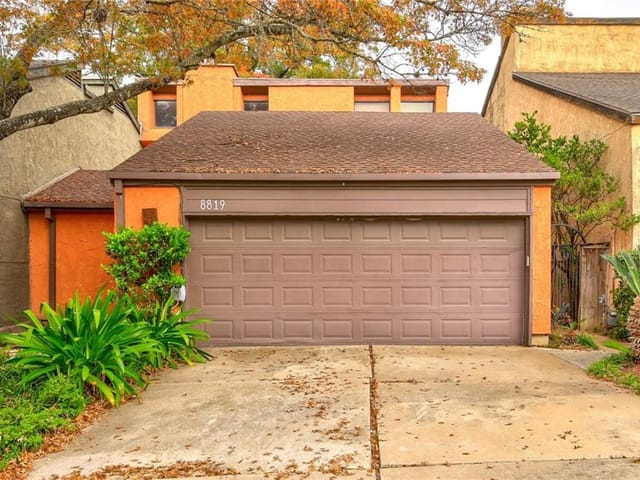 8819 Merion Cir