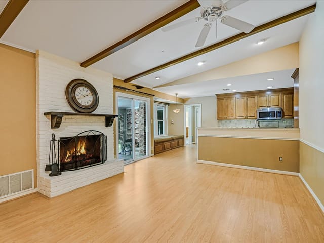 8821 Silverarrow CIR
