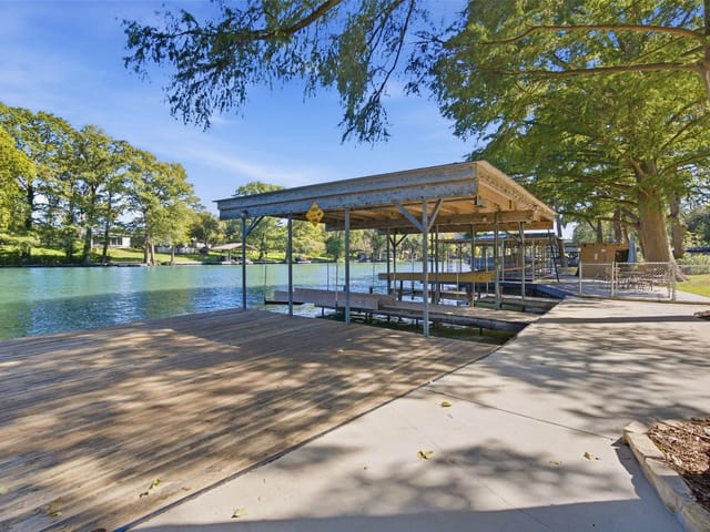 887 Lone Star DR