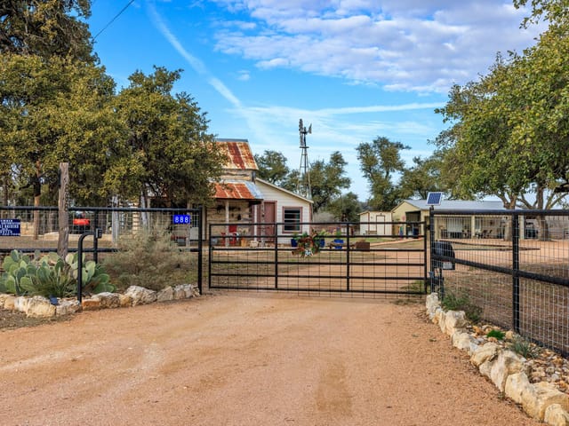 888 Dietrich RD