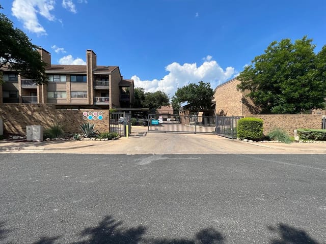8888 Tallwood Dr Unit #1111