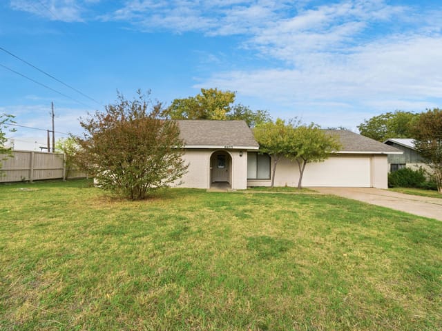 8900 Briardale Dr