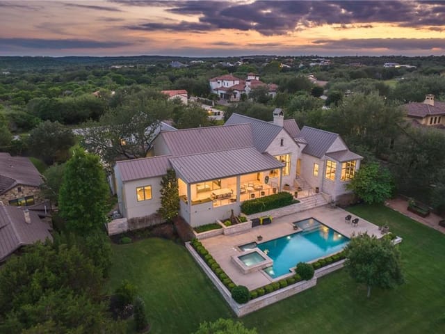 8900 Calera Dr
