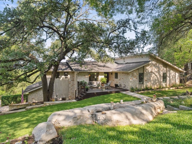 8900 Rockcrest DR