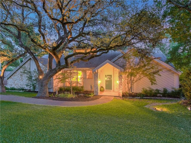 8901 Fairway Hill Dr