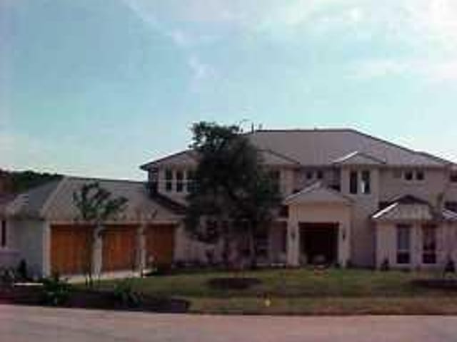8901 MOUNTBATTEN CRES