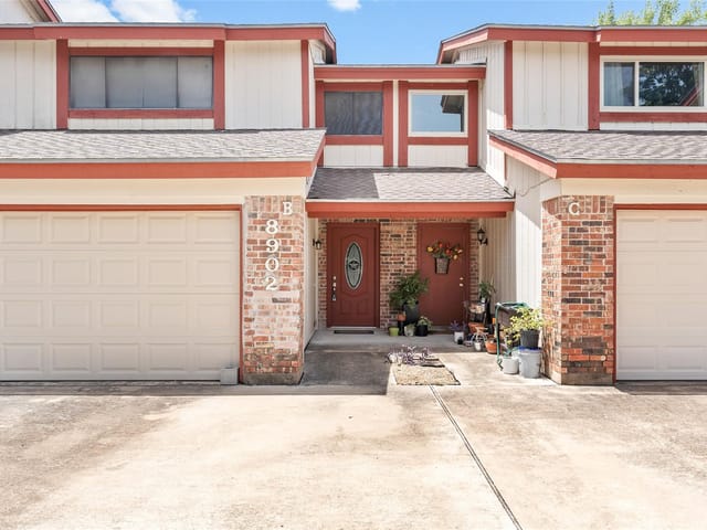 8902 Trone Cir Unit #B