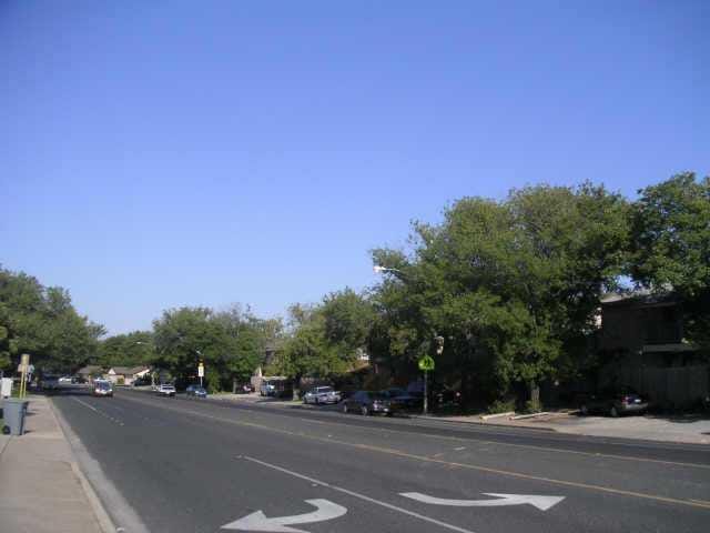 8903 Parkfield