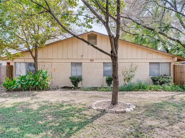 8903 Tronewood Dr