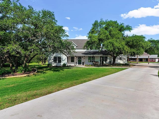 8904 Butler Cir