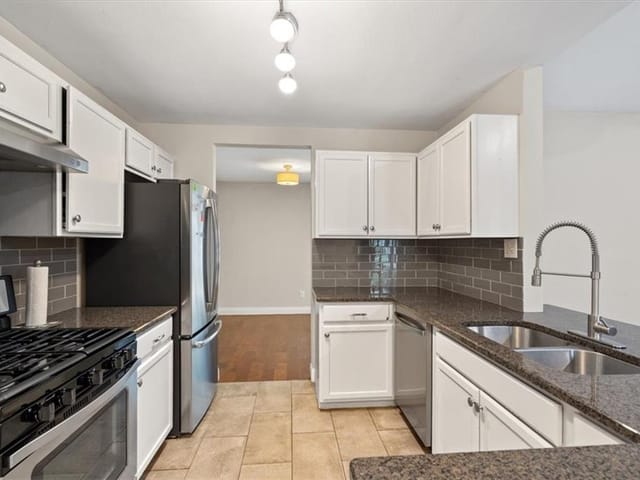 8904 Pointer Ln